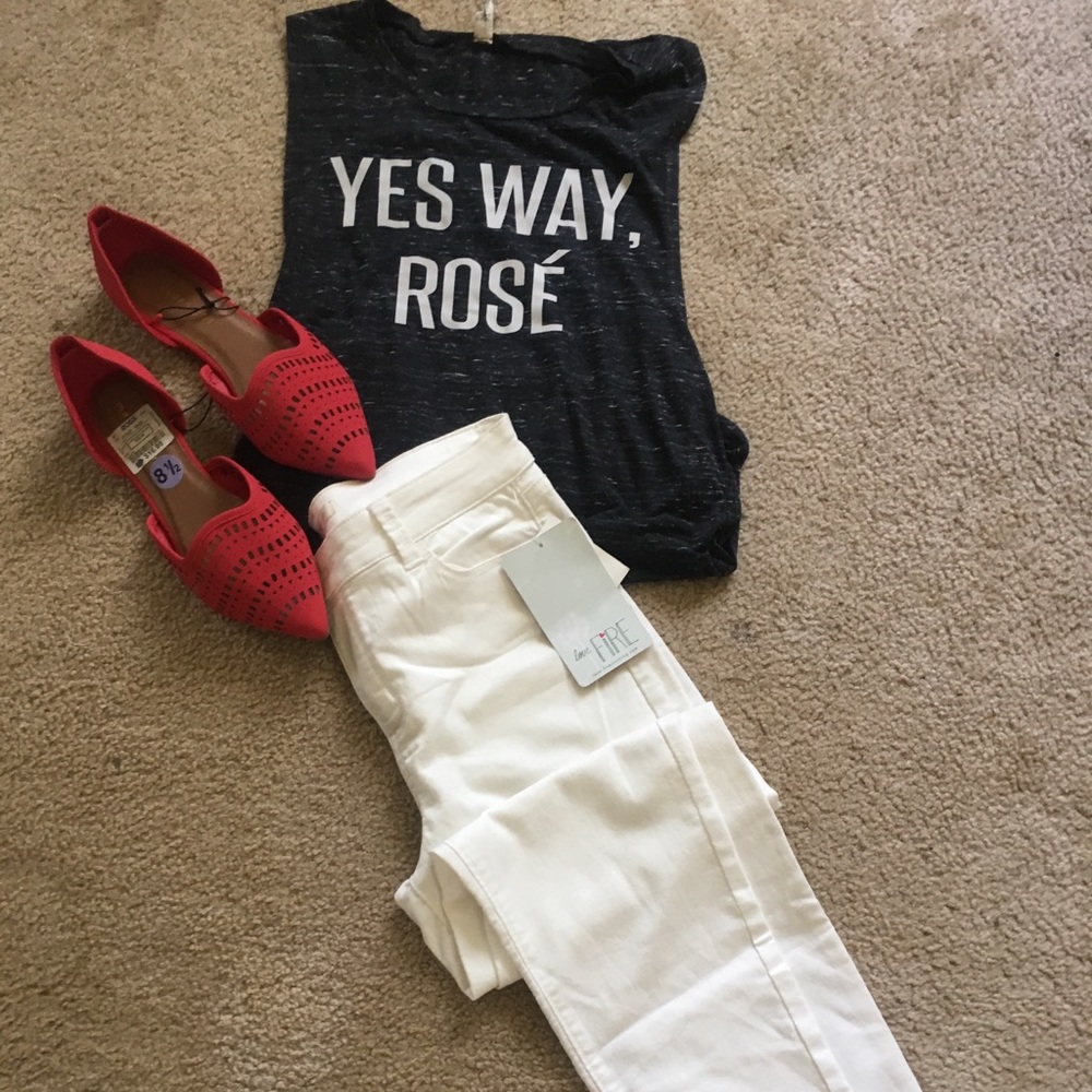 Women junior white jean pant.